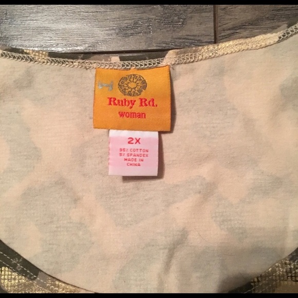 Ruby Rd. vintage camo w/slight gold metallic tank! - Picture 3 of 3